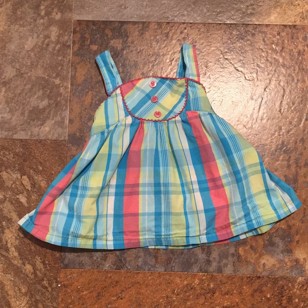 Girls plaid sleeveless top.